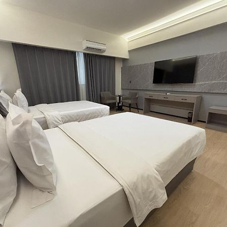 Lido De Paris Hotel Manilla Buitenkant foto