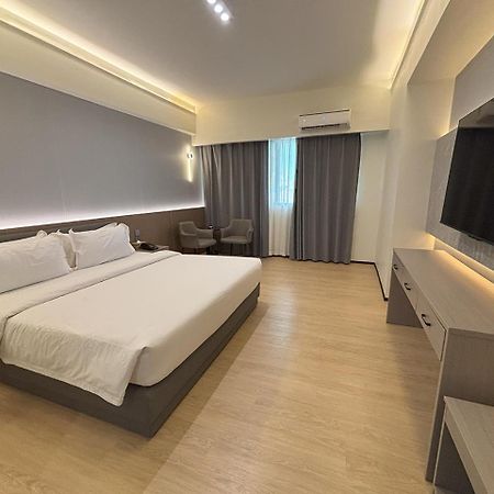 Lido De Paris Hotel Manilla Buitenkant foto