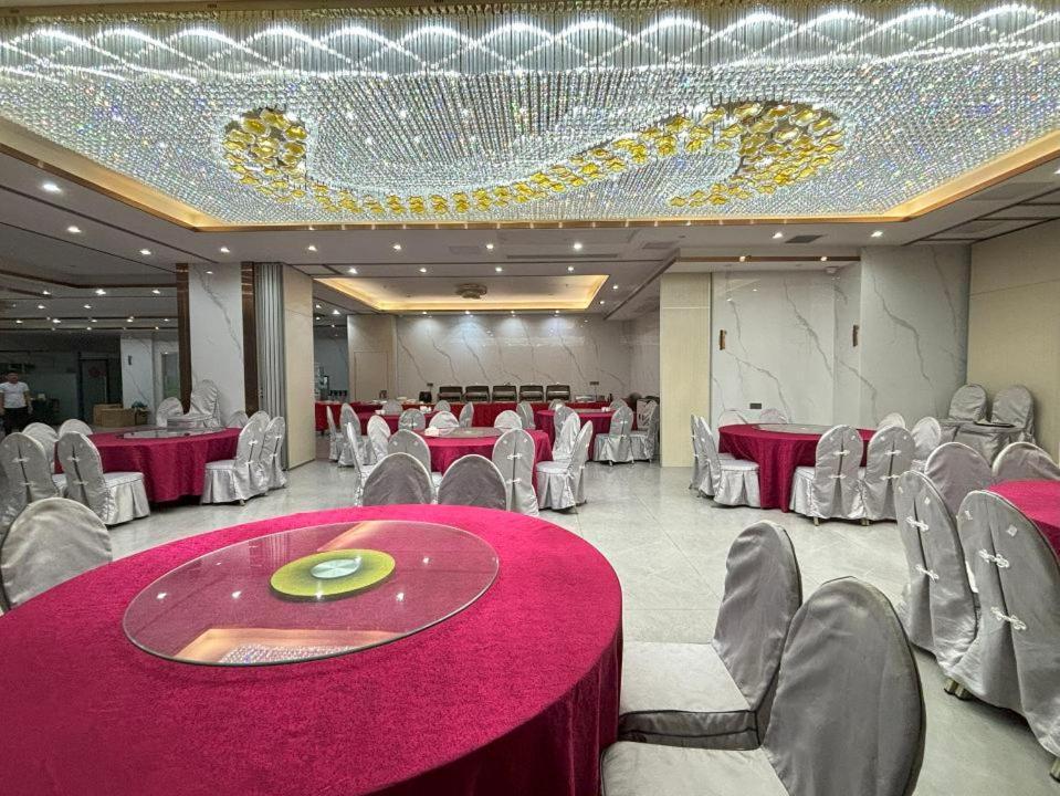 Lido De Paris Hotel Manilla Buitenkant foto