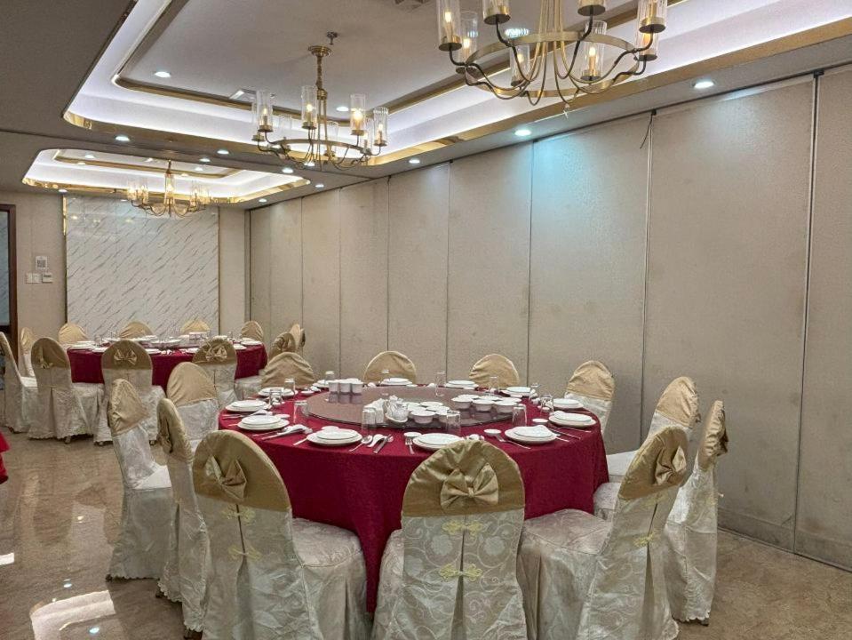 Lido De Paris Hotel Manilla Buitenkant foto