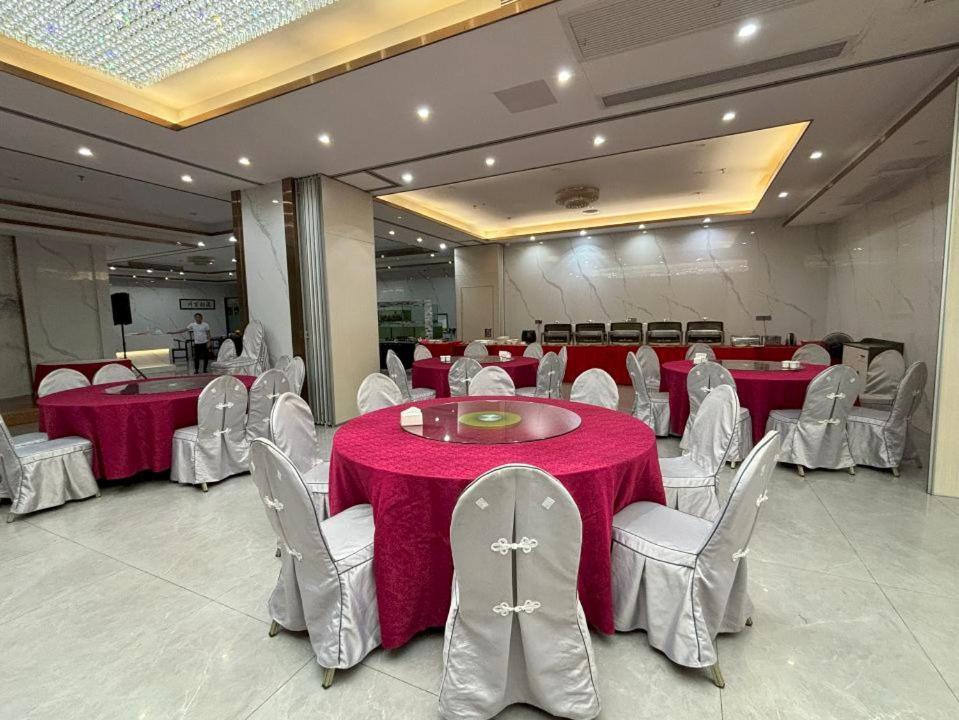 Lido De Paris Hotel Manilla Buitenkant foto