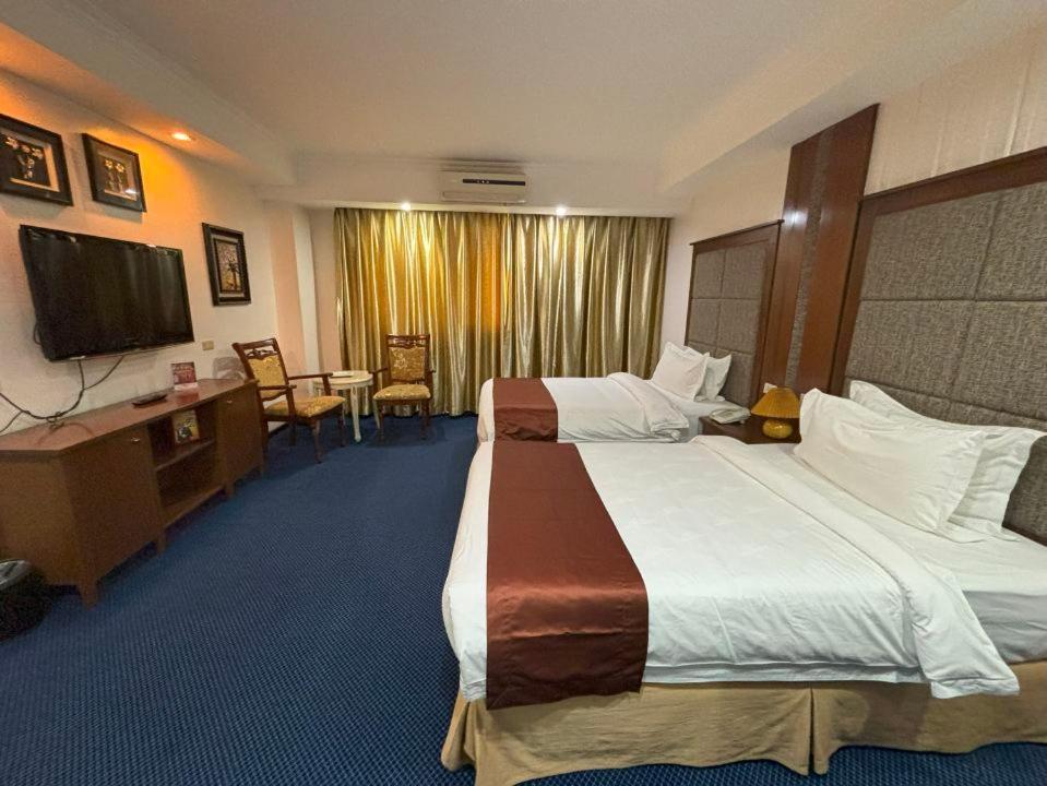 Lido De Paris Hotel Manilla Buitenkant foto