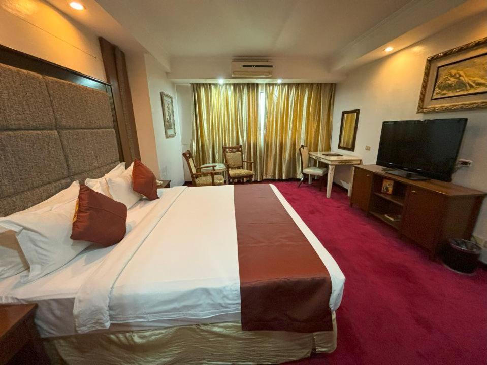 Lido De Paris Hotel Manilla Buitenkant foto