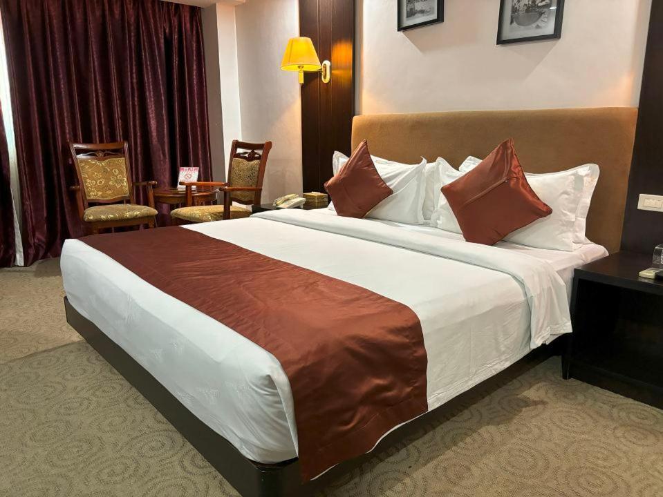 Lido De Paris Hotel Manilla Buitenkant foto