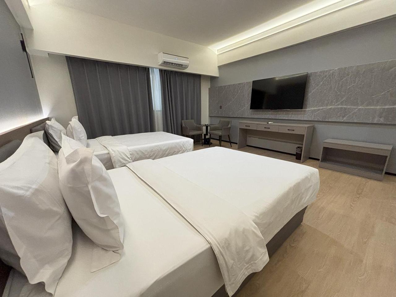 Lido De Paris Hotel Manilla Buitenkant foto