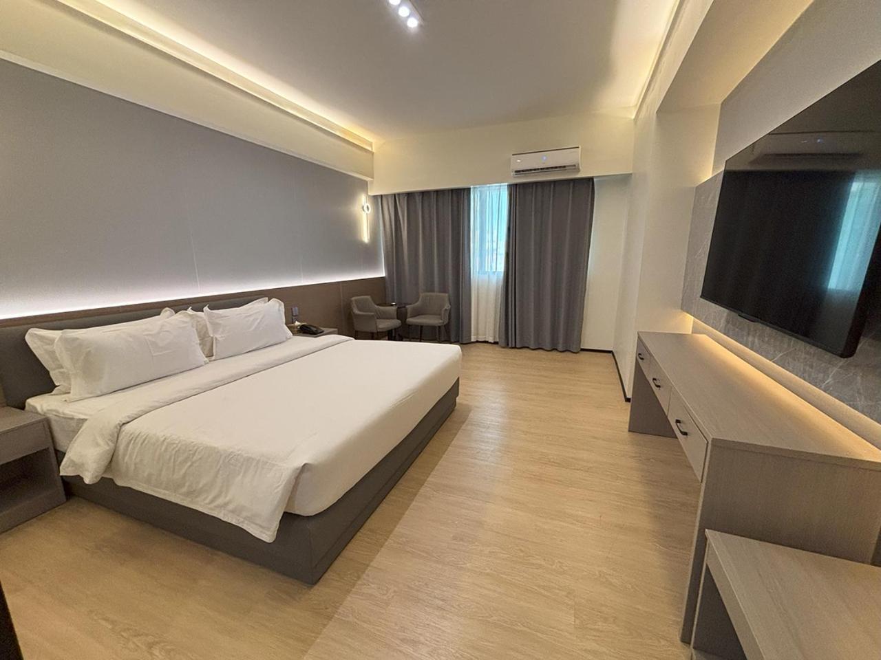 Lido De Paris Hotel Manilla Buitenkant foto